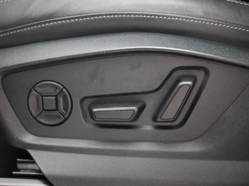 Used 2022 Audi Q8 Premium Plus AWD/4WD image 30