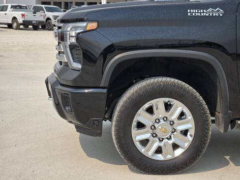 Used 2024 Chevrolet Silverado 2500 High Country w/ High Country Premium Package AWD/4WD image 10