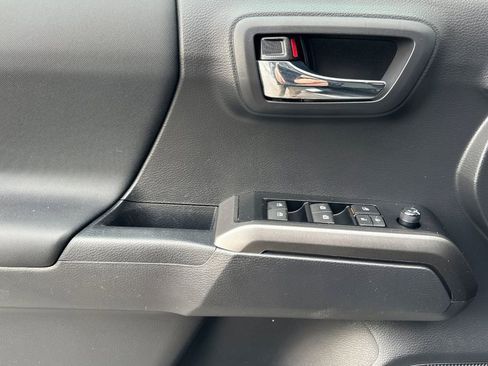 Used 2023 Toyota Tacoma TRD Off-Road w/ Technology Package image 11