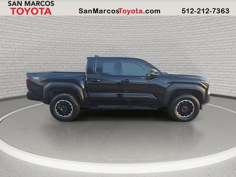 Certified 2025 Toyota Tacoma TRD Off-Road image 4