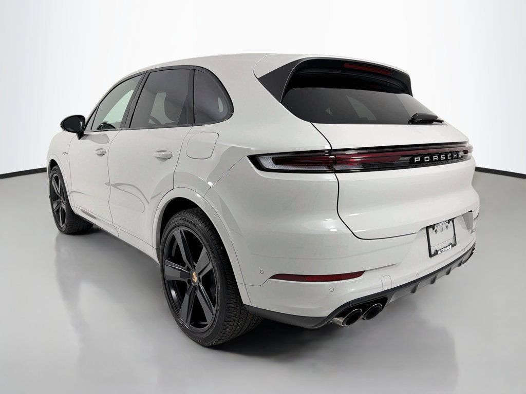 Certified 2026 Porsche Cayenne E-Hybrid AWD/4WD image 3