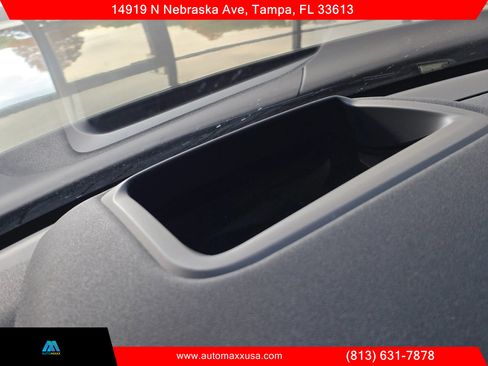 Used 2018 Land Rover Discovery HSE image 28