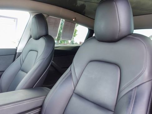 Used 2022 Tesla Model Y Long Range image 19