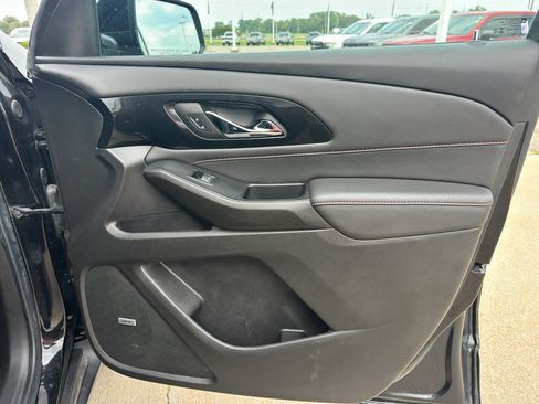 Used 2023 Chevrolet Traverse RS FWD image 28