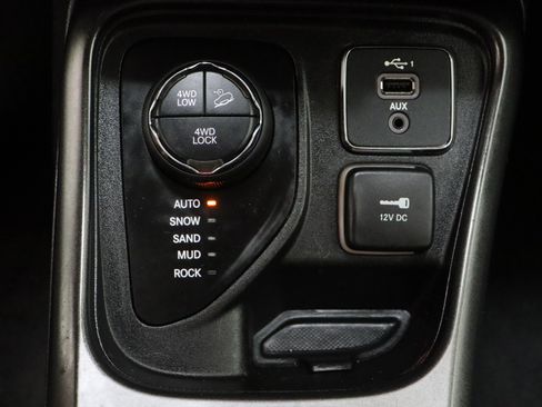 Used 2020 Jeep Compass Trailhawk AWD/4WD image 21