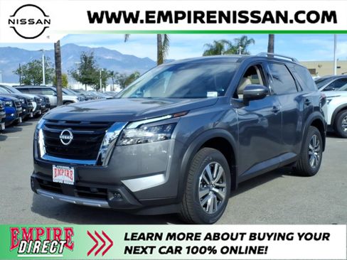 New 2025 Nissan Pathfinder SL image 1