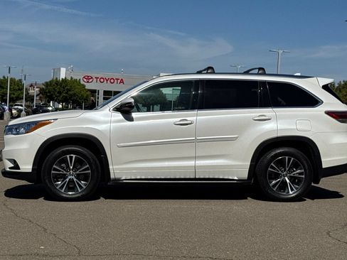 Used 2016 Toyota Highlander XLE FWD image 7