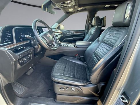 Used 2023 Cadillac Escalade ESV Sport Platinum w/ Heavy-Duty Trailer Package AWD/4WD image 30