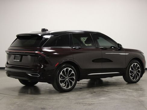 Used 2024 Lincoln Nautilus Reserve w/ Equipment Group 202A AWD/4WD image 8