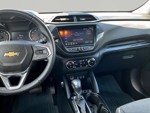 Used 2021 Chevrolet TrailBlazer LT w/ Sun and Liftgate Package FWD image 9