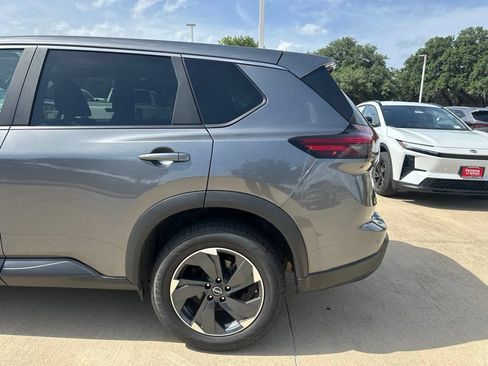 Used 2024 Nissan Rogue SV AWD/4WD image 7