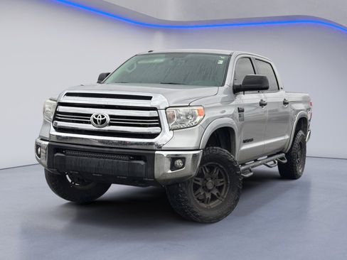 Used 2017 Toyota Tundra SR5 w/ SR5 Upgrade Package image 2