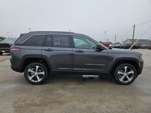 New 2026 Jeep Grand Cherokee Limited RWD image 2