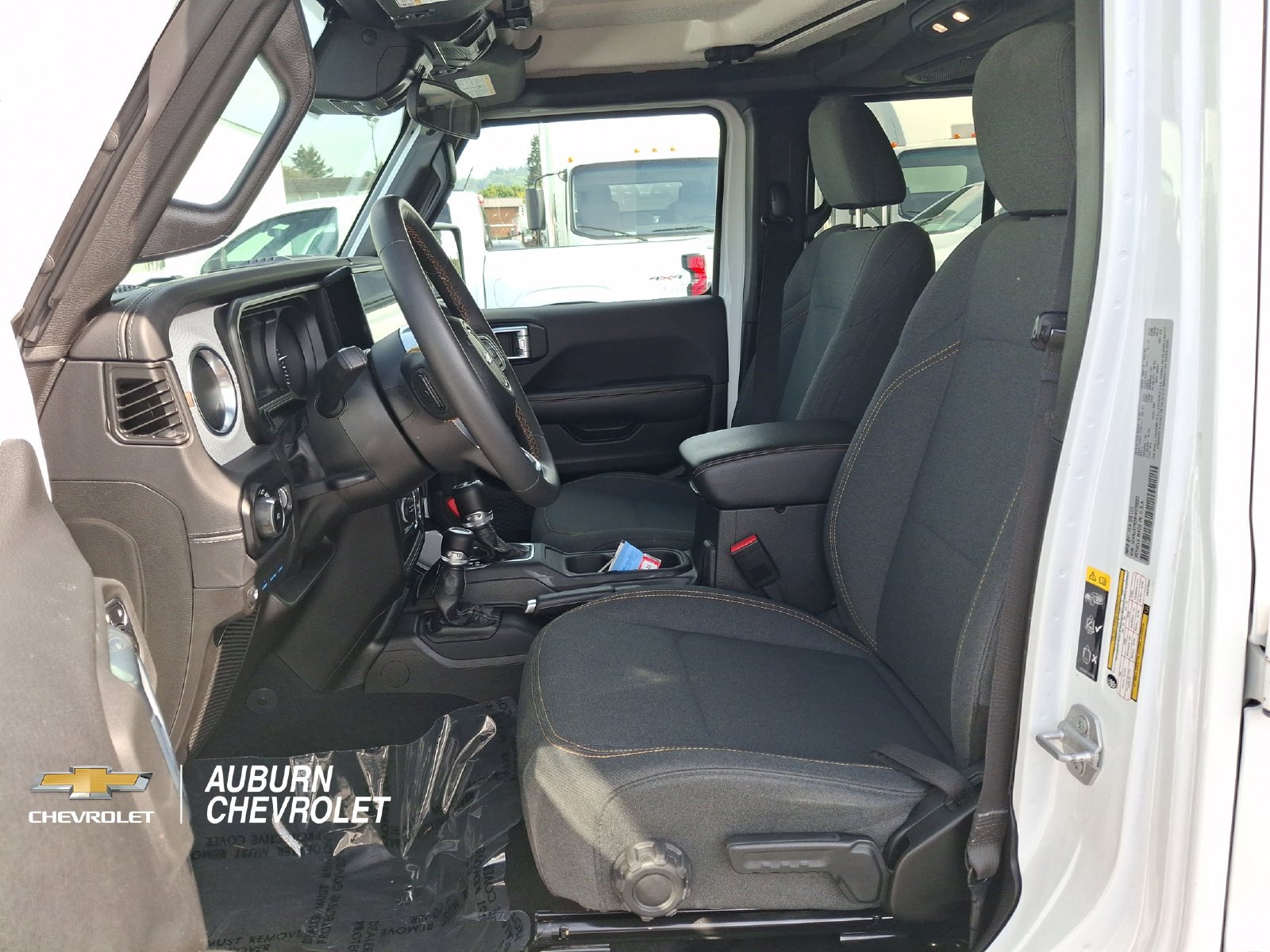 Used 2024 Jeep Wrangler Unlimited Sahara AWD/4WD image 17