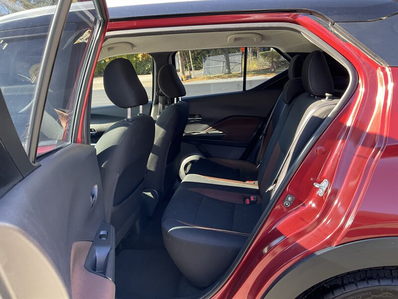 Used 2019 Nissan Kicks SR FWD image 12