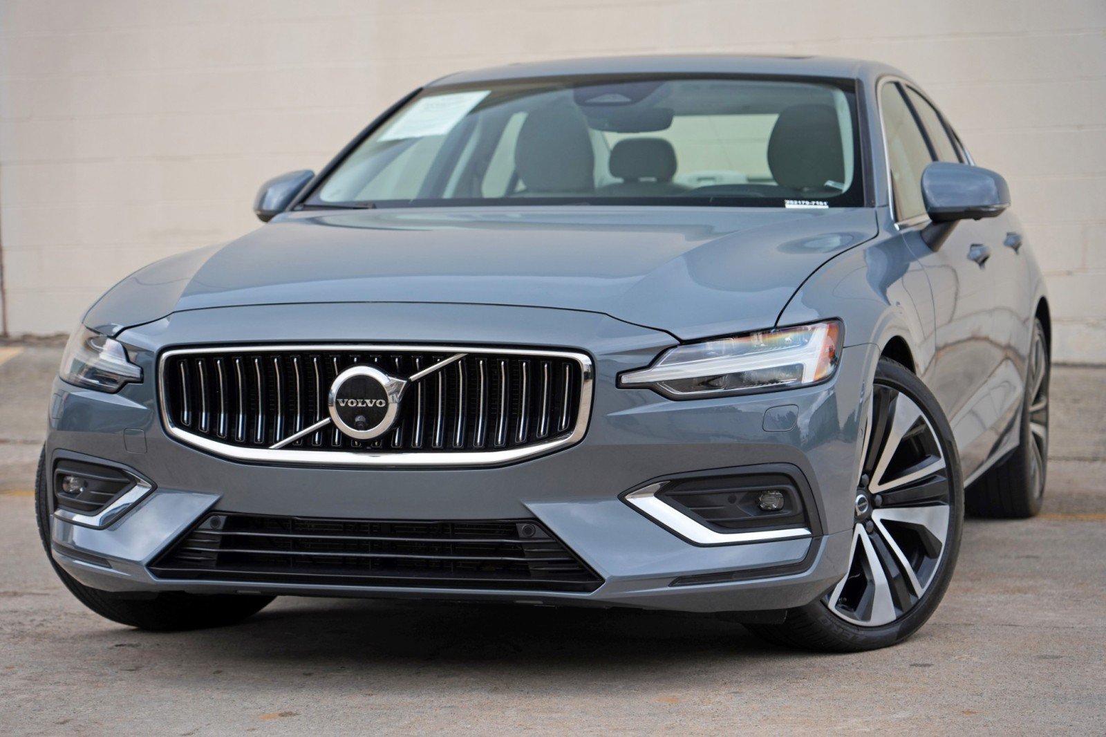 Used 2023 Volvo S60 B5 Ultimate w/ Climate Package FWD image 3
