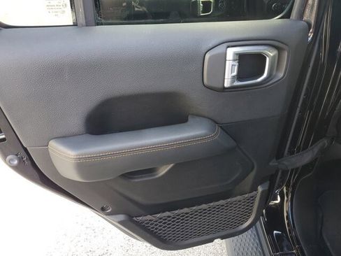 Certified 2021 Jeep Gladiator Overland image 18