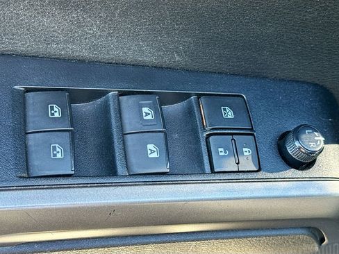 Used 2022 Toyota Tacoma TRD Off-Road image 19