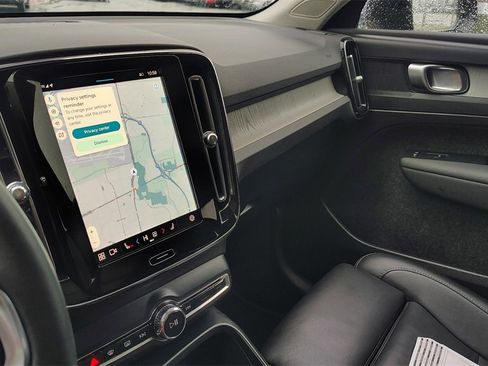 Certified 2025 Volvo XC40 B5 Plus image 22