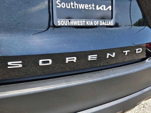 Used 2022 Kia Sorento LX FWD image 13