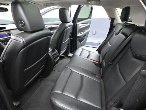 Used 2017 Cadillac XT5 Luxury image 41