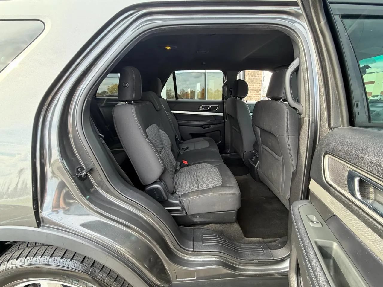 Used 2017 Ford Explorer XLT AWD/4WD image 26