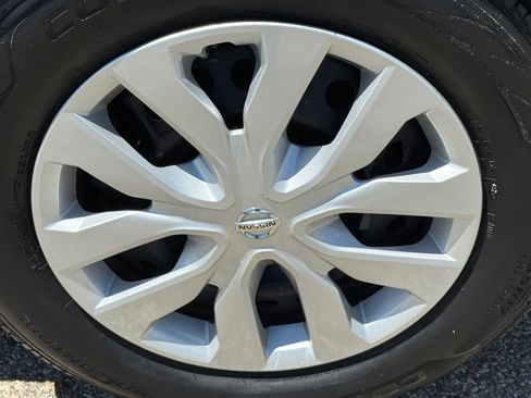 Used 2015 Nissan Rogue S AWD/4WD image 42