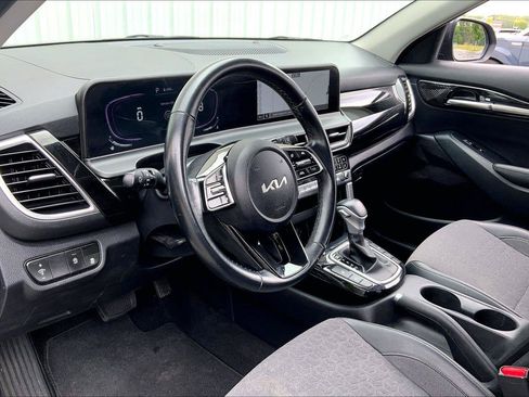 Used 2025 Kia Seltos S AWD/4WD image 13