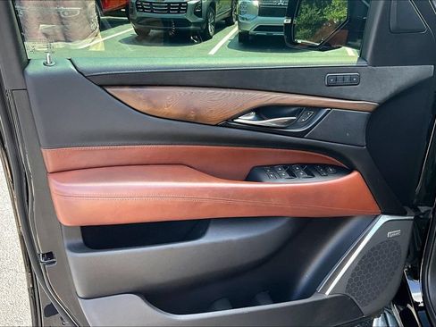 Used 2020 Cadillac Escalade Luxury AWD/4WD image 20