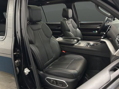 Used 2023 Jeep Wagoneer L Series III w/ Premium Group I AWD/4WD image 23