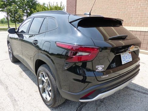 Used 2026 Chevrolet Trax LT w/ Sunroof Package FWD image 7
