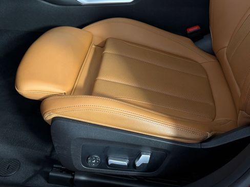 Used 2023 BMW 330i Sedan w/ Premium Package image 13