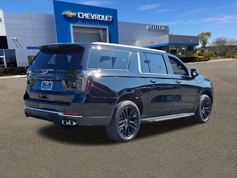 Used 2025 Chevrolet Suburban Premier AWD/4WD image 26
