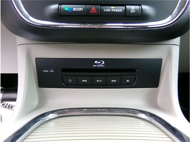 Used 2014 Chrysler Town & Country Touring-L FWD image 11