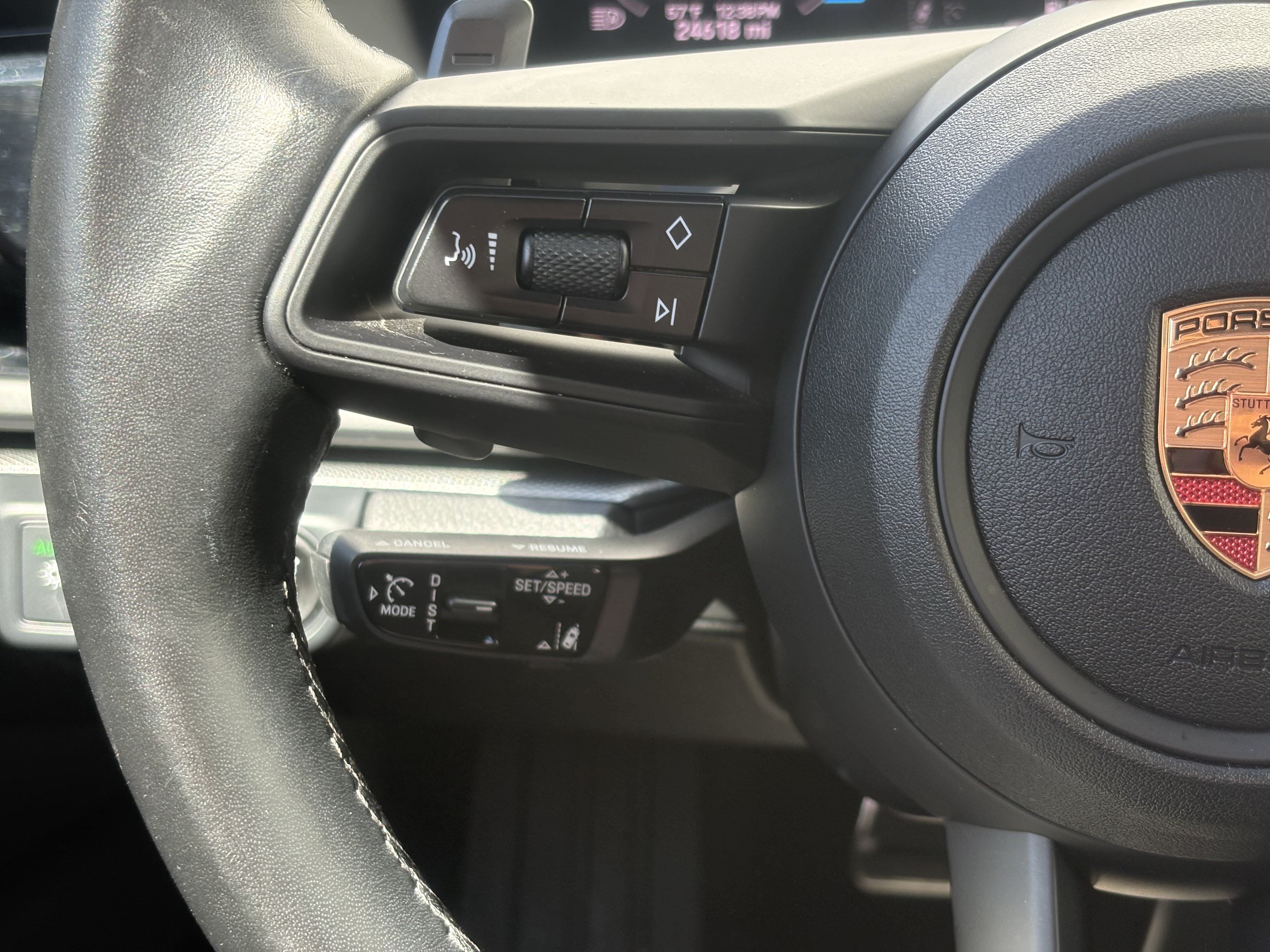 Used 2025 Porsche Panamera RWD image 17