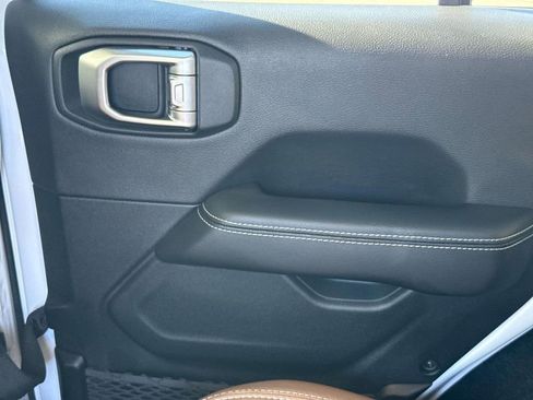 Used 2023 Jeep Wrangler Unlimited Sahara image 11