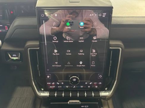 Used 2025 GMC Yukon Denali Ultimate AWD/4WD image 24