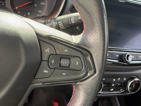 Used 2021 Chevrolet TrailBlazer RS w/ Sun and Liftgate Package FWD image 23