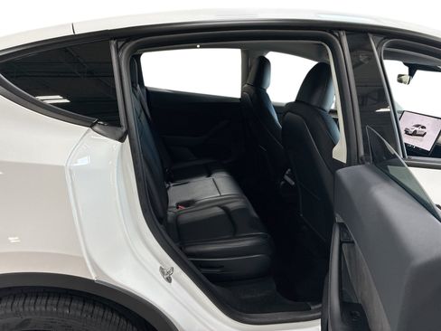 Certified 2023 Tesla Model Y Long Range AWD/4WD image 11