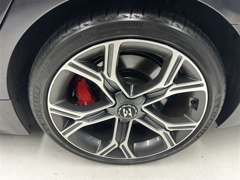 Used 2021 Kia Stinger GT1 AWD/4WD image 16
