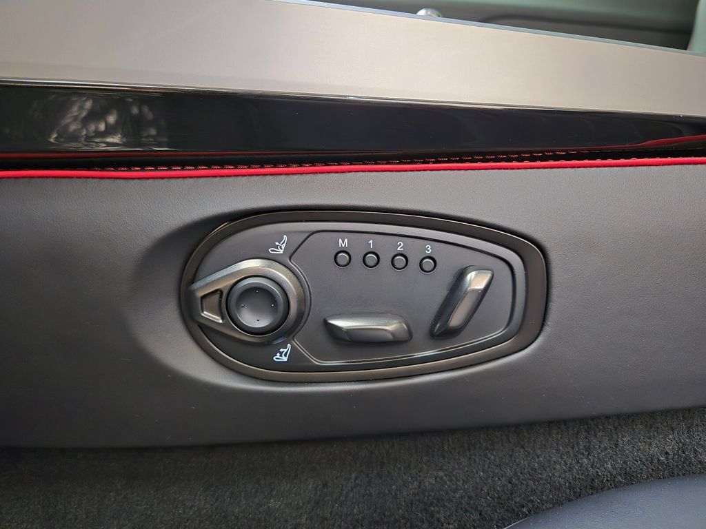 Used 2025 Aston Martin Vanquish RWD image 38
