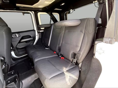 Used 2018 Jeep Wrangler Unlimited Sahara AWD/4WD image 19