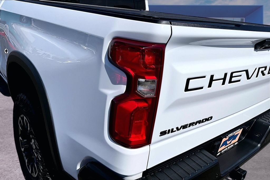 Used 2023 Chevrolet Silverado 1500 ZR2 w/ Technology Package AWD/4WD image 28
