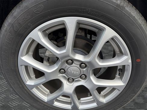 Used 2023 Jeep Compass Latitude w/ Sun and Sound Group image 21