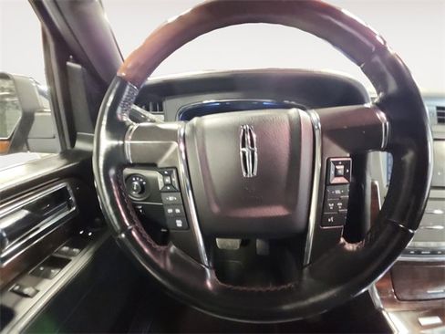 Used 2016 Lincoln Navigator Reserve image 12