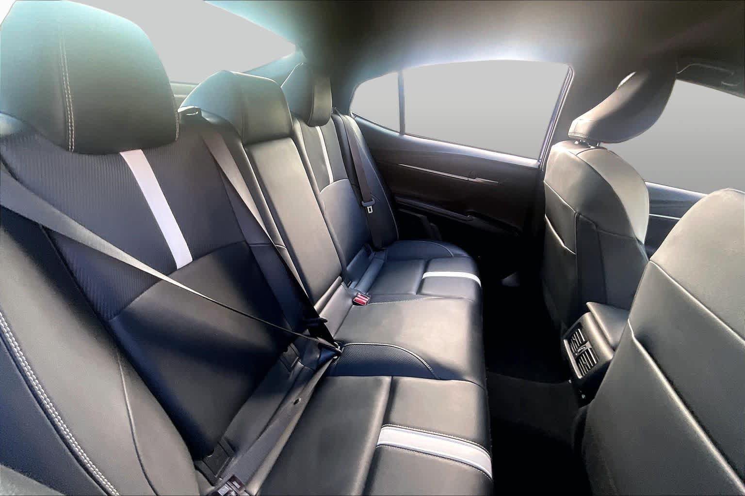 Used 2025 Toyota Camry SE FWD image 19