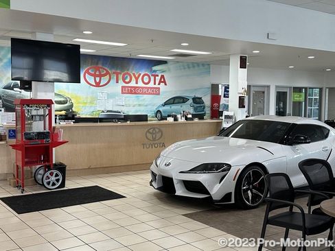 Used 2023 Toyota Camry XSE image 15