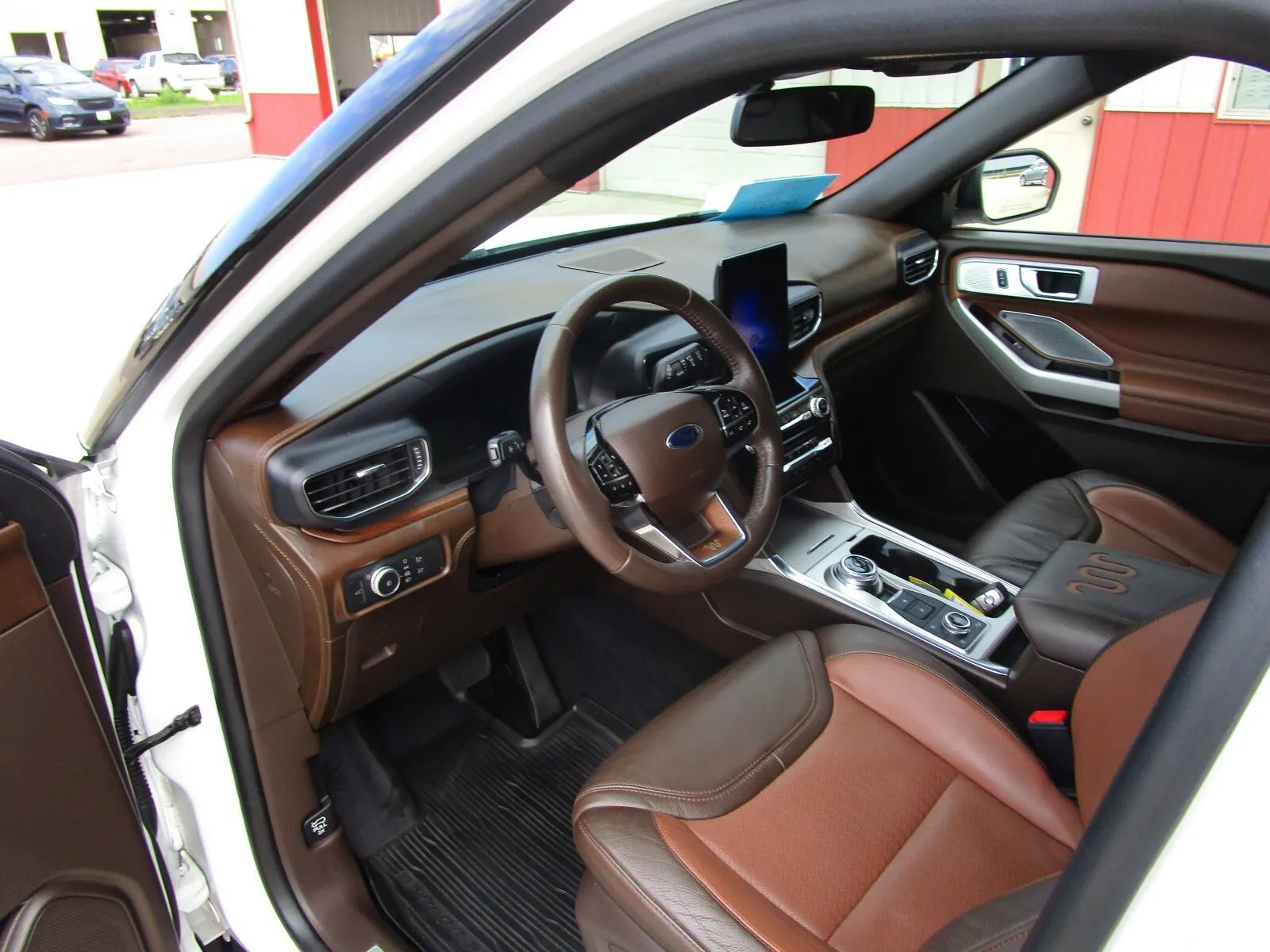 Used 2021 Ford Explorer King Ranch w/ Premium Technology Package AWD/4WD image 11
