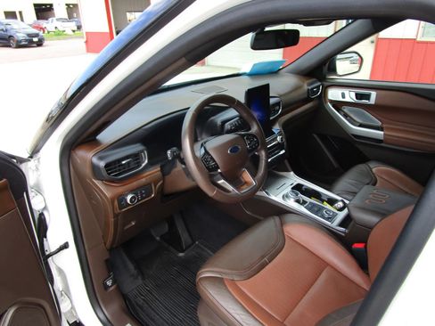 Used 2021 Ford Explorer King Ranch w/ Premium Technology Package AWD/4WD image 11