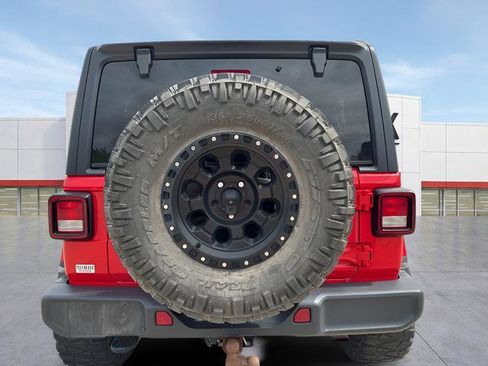 Used 2019 Jeep Wrangler Unlimited Sahara AWD/4WD image 9